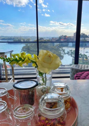 Luxurious 2 bed apartments Lavender Bay view